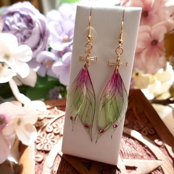 Boucles d'oreilles ailes de fée printanières artisanales en résine transparente et en argent 925